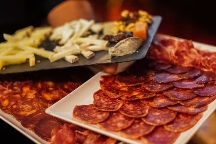 Barcelona Tapas & Wine Walking Tour with Optional Flamenco
