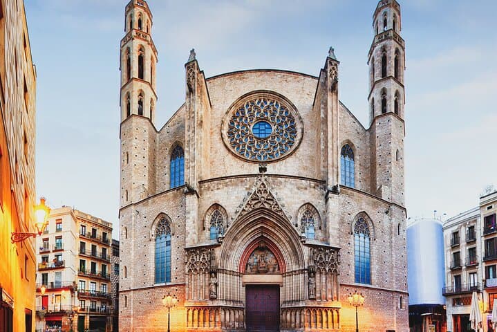 Bar Crawl in Barcelona with Spanish Wines, Vermut, Cold Beer and Tapas with Friendly Local Guide