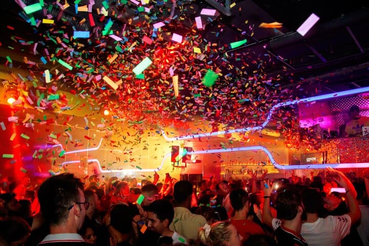 3 Bars Pub Crawl + VIP Club Entrance & 3 Free Shots
