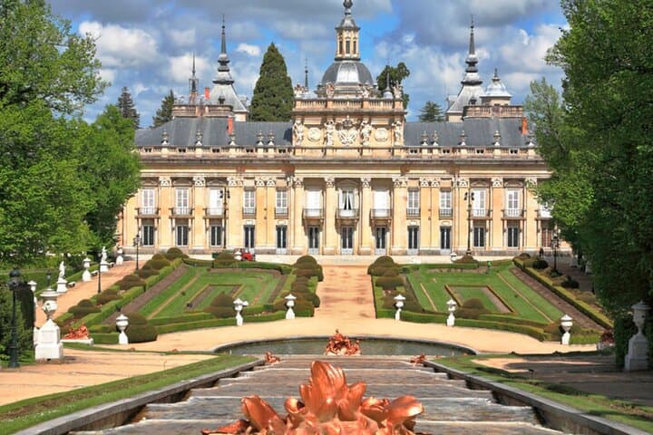 Private Guided Tour with Admission to La Granja and Fabrica de Vidrio