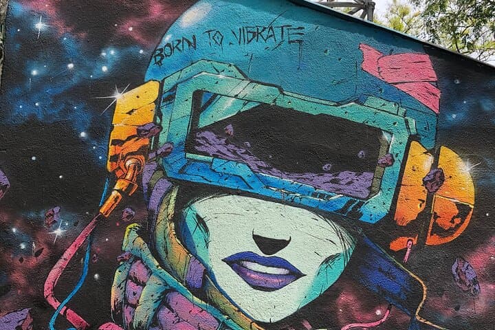 Street Art, Sculptures & Crime Stories Walking Tour – Barcelona
