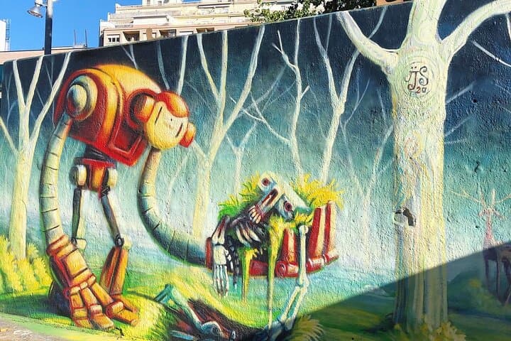 Street Art, Sculptures & Crime Stories Walking Tour – Barcelona