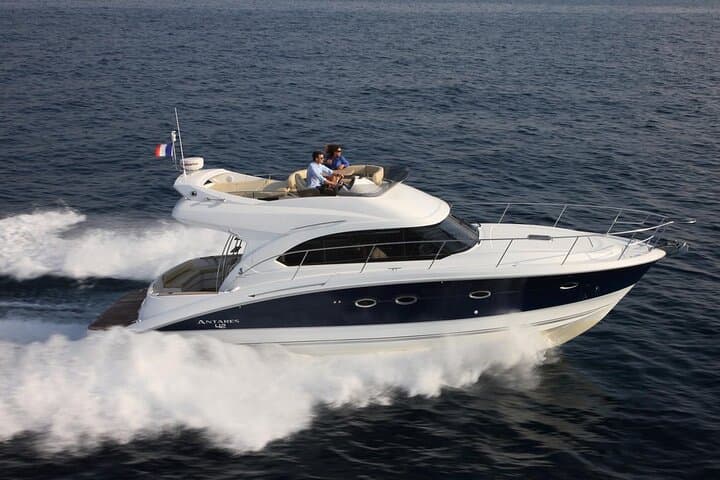 Private Luxury Motor Boat 6 and 8 Hour Full Day Charter