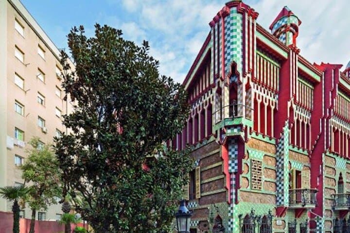 Exclusive Casa Vicens & Park Güell Tour with Official Guide