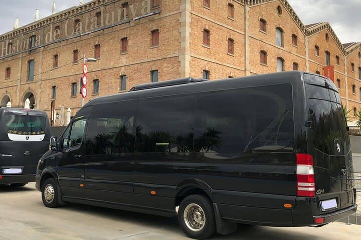 Barcelona City Private Tour 4 hours (DE 2 to 16 passengers)
