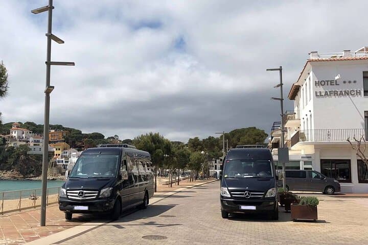 Barcelona City Private Tour 4 hours (DE 2 to 16 passengers)