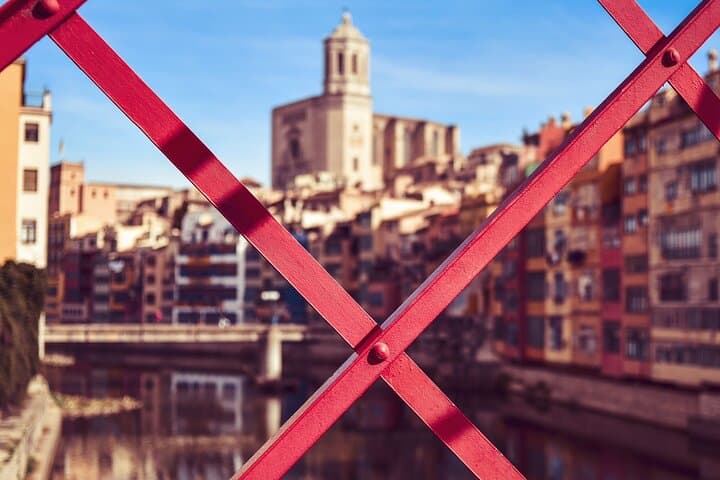 Our tours will also show you Girona´s highlights & tell you its history, stories and legends!
