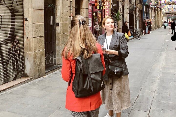 Street Art, Sculptures & Crime Stories Walking Tour – Barcelona