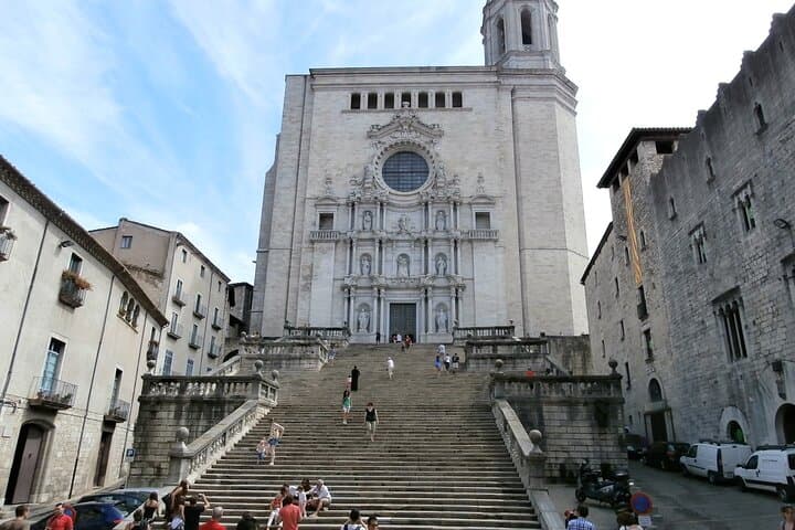 Catalonia Private Tour with Medieval Towns and Montserrat with Transport