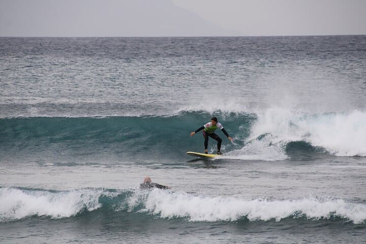 2 hours Semi-private surfing lesson in Playa de Las Americas