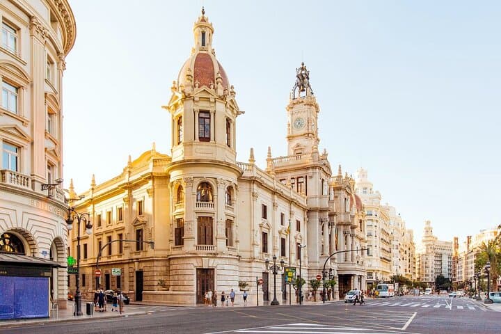 Private Transfer: VLC Airport to Valencia in Business Car