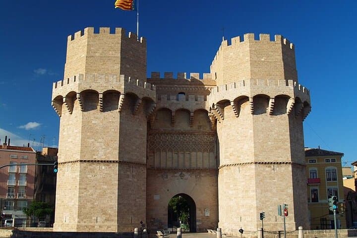 Private Transfer: VLC Airport to Valencia in Business Car