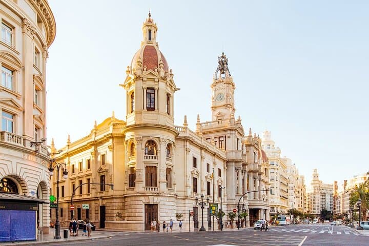 Private Transfer: Valencia to VLC Airport in Business Car