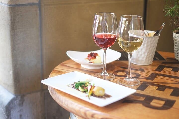 San Sebastian Lunch Time Pintxo Tour with Wine