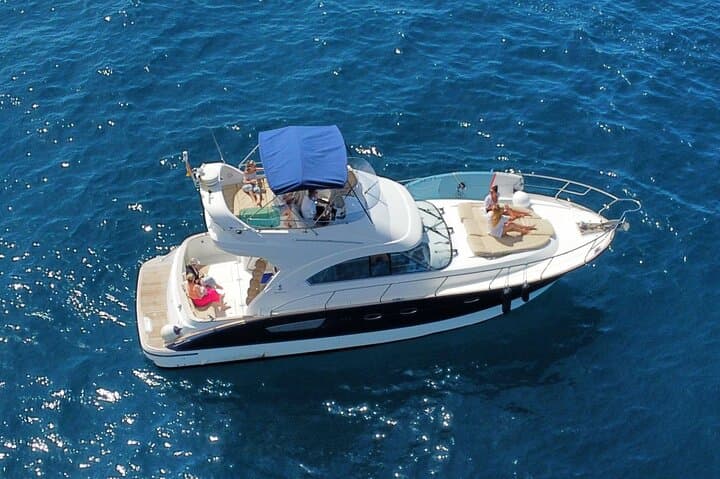 Private Luxury Motor Boat 6 and 8 Hour Full Day Charter