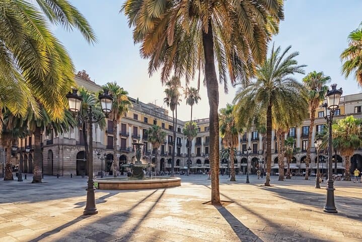 Barcelona Gothic Quarter Self-Guided Walking Tour, Scavenger Hunt