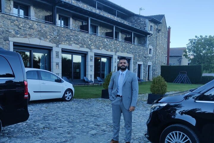 Premium Transfer from / to Airport and Port