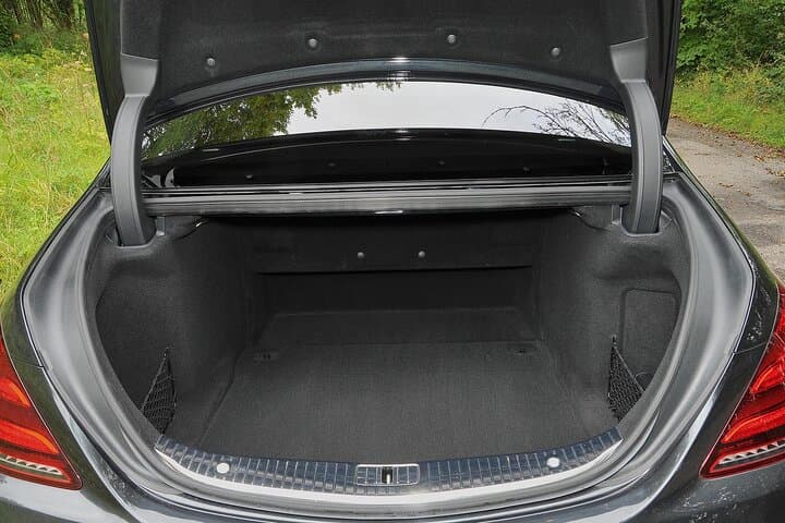 Arrival Transfer from Madrid MAD Airport to Madrid by Luxury Car