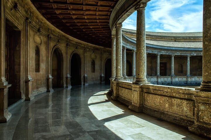 Private Full-Day Tour La Alhambra from Cadiz pick up and drop off