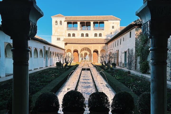 Private Full-Day Tour La Alhambra from Cadiz pick up and drop off