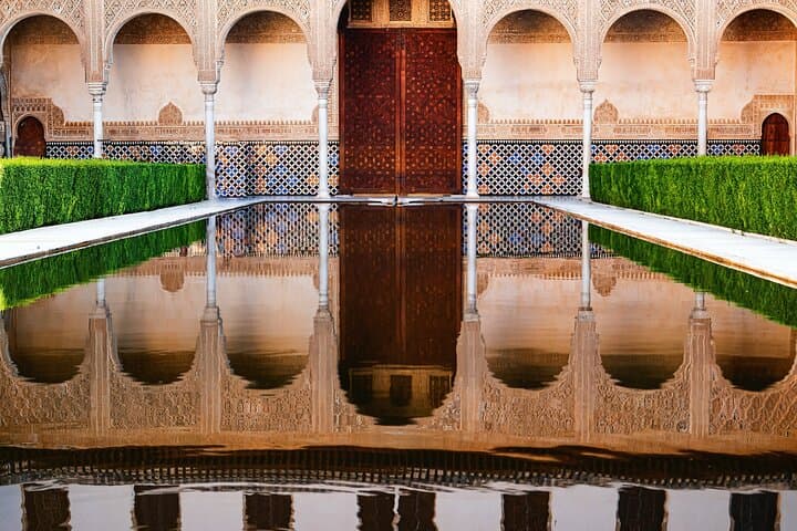 Private Day Tour of La Alhambra and Granada from Cadiz