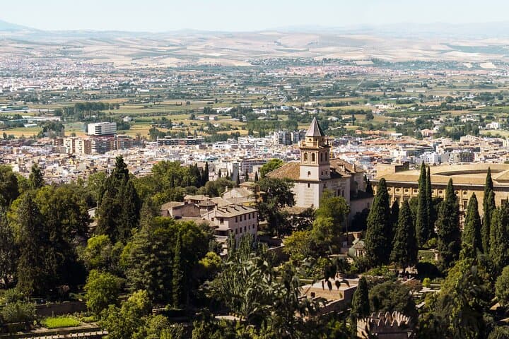 Private Full-Day Tour La Alhambra from Cadiz pick up and drop off
