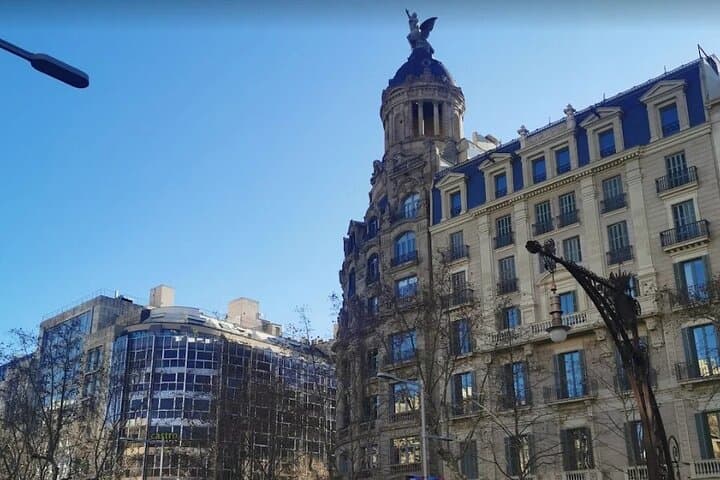 Tour of the Gràcia neighborhood