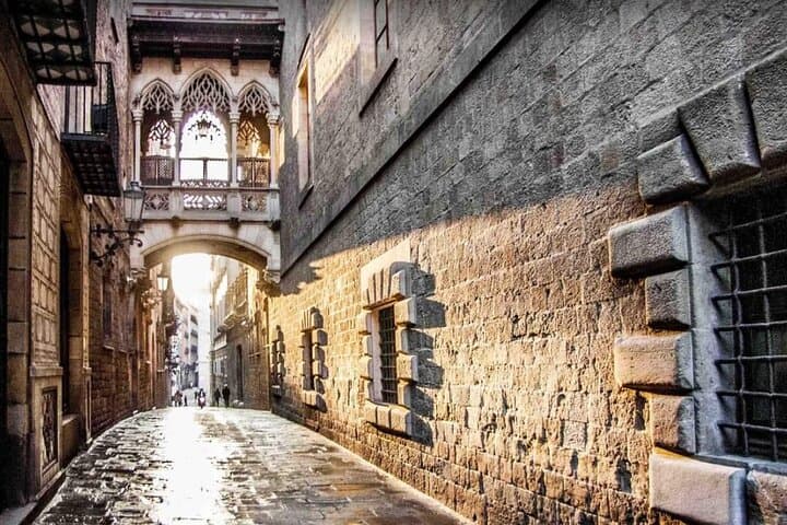 Private Tour of 2 hours and a half of the Civil War in Barcelona