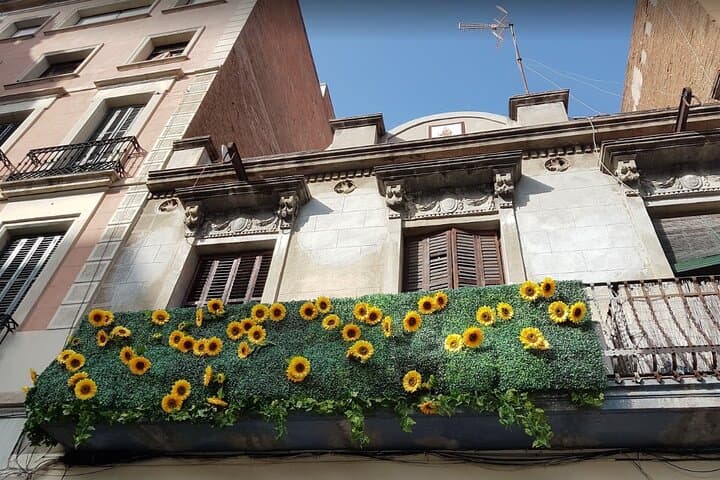 Tour of the Gràcia neighborhood