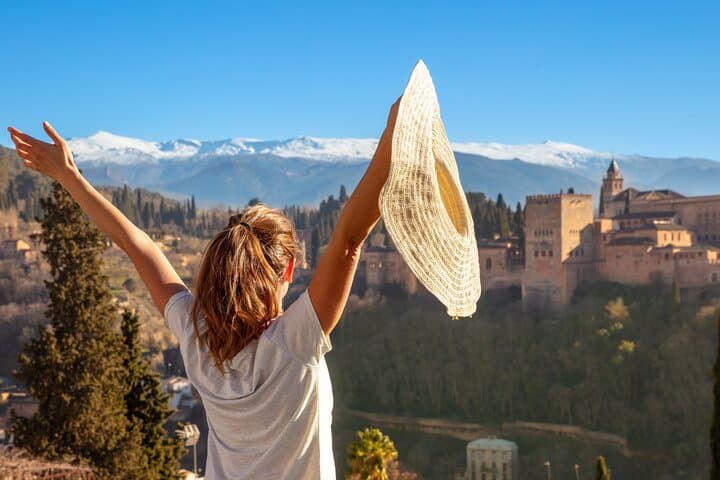 Alhambra Guided Tour with Generalife Gardens