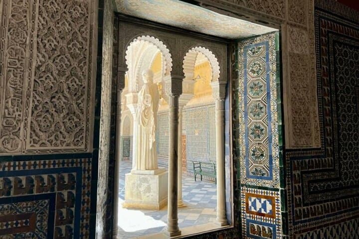 Spirit of Seville - Private Walking Tour with Casa de Pilato