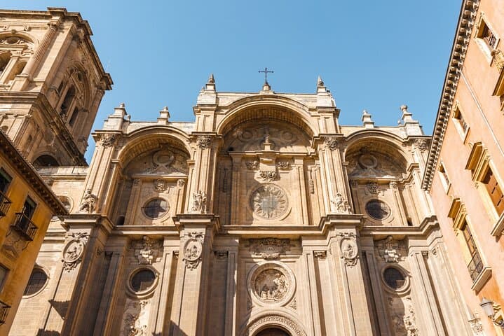 Granada Self-Guided City Walking Tour & Scavenger Hunt