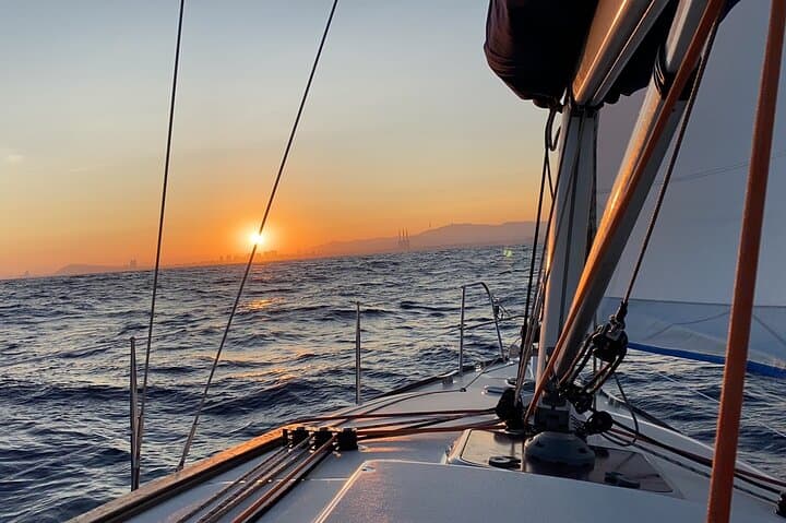 Private 2-Hour Tour of Barcelona on a Sailboat