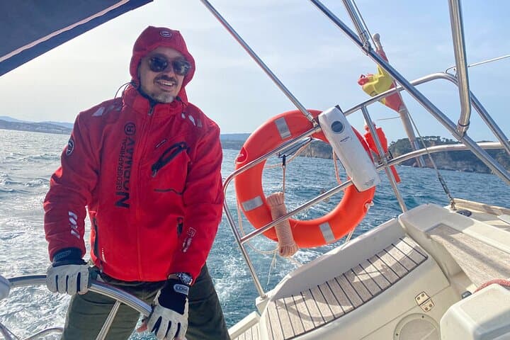 Private 2-Hour Tour of Barcelona on a Sailboat