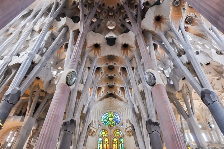 Skip-the-line La Sagrada Familia Basilica with Private Guide
