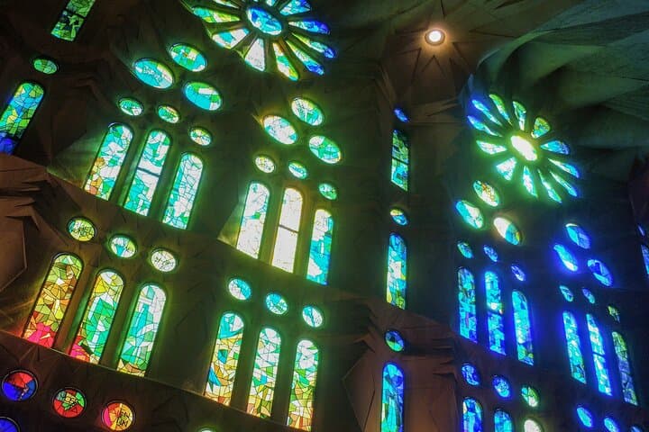 Skip-the-line La Sagrada Familia Basilica with Private Guide