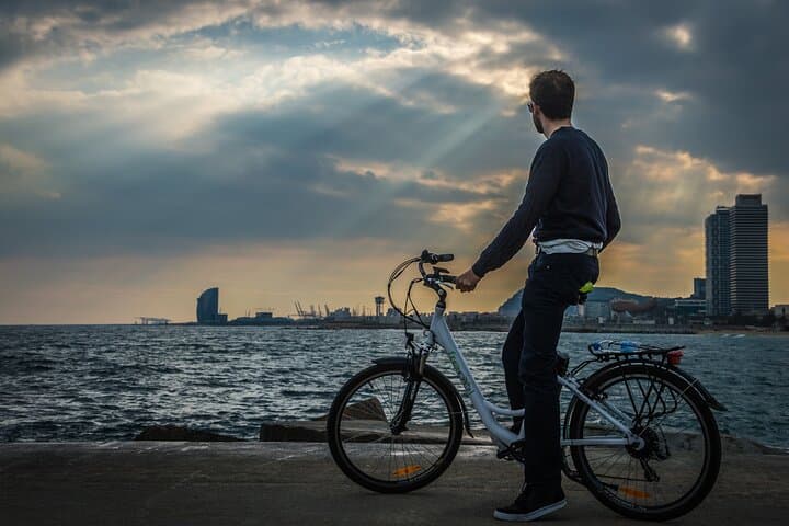 Private Barcelona E-Bike Experience with Iconic Photo Stops