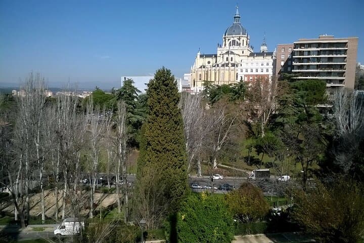 La Latina to Madrid Guided Tour with Breakfast