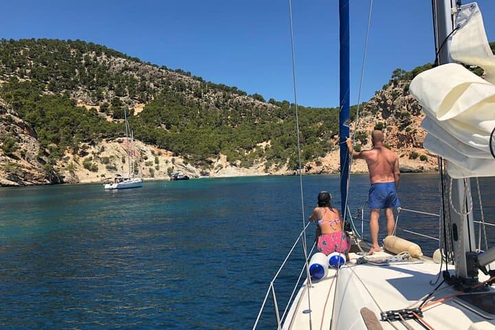 Private 2-Hour Tour of Barcelona on a Sailboat