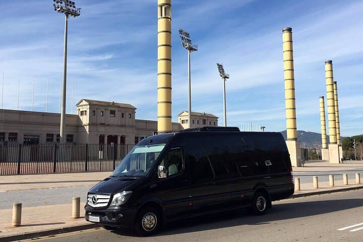 Barcelona City Private Tour 4 hours (DE 2 to 16 passengers)