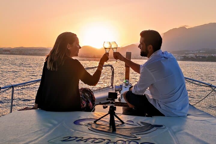 Sunset + Overnight on the boat + Breakfast