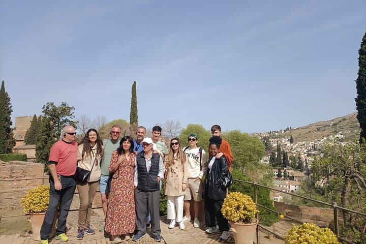 Top Alhambra Tour with Nasrid Palaces:Join a Group.Skip the line.