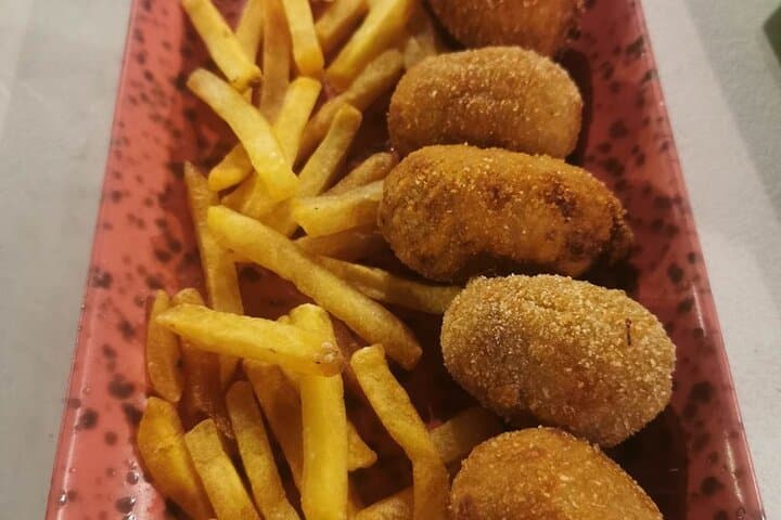 Private food tour in a local Seville neighborhood