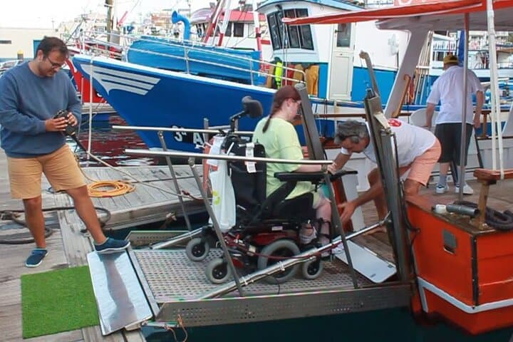 3-Hours Shared Tour to Accessible Boat en Canary Island