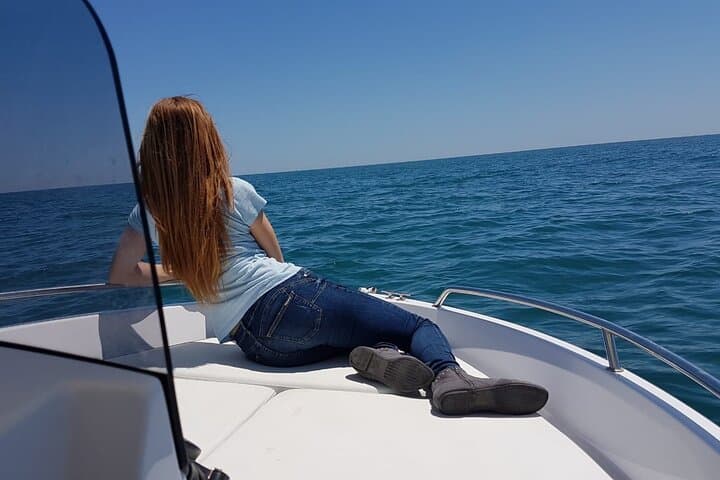 Valencia Boat without license and entrance to Beach Club Piscina