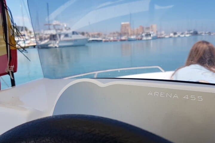 Valencia Boat without license and entrance to Beach Club Piscina