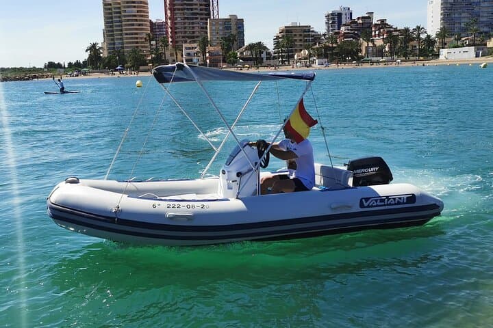 Valencia Boat without license and entrance to Beach Club Piscina