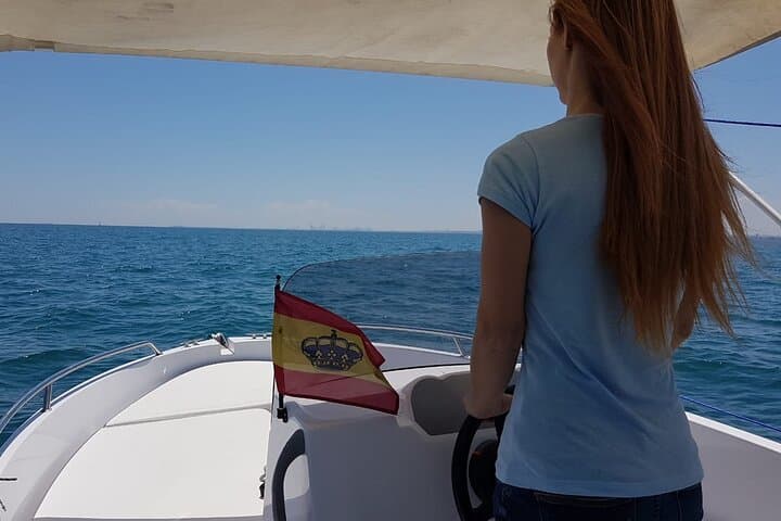 Valencia Boat without license and entrance to Beach Club Piscina