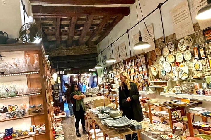 3h Private Food & Shopping Tour in Barcelona