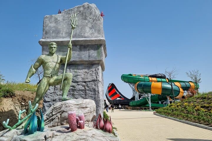 Parque Warner Beach Water Park from Central Madrid